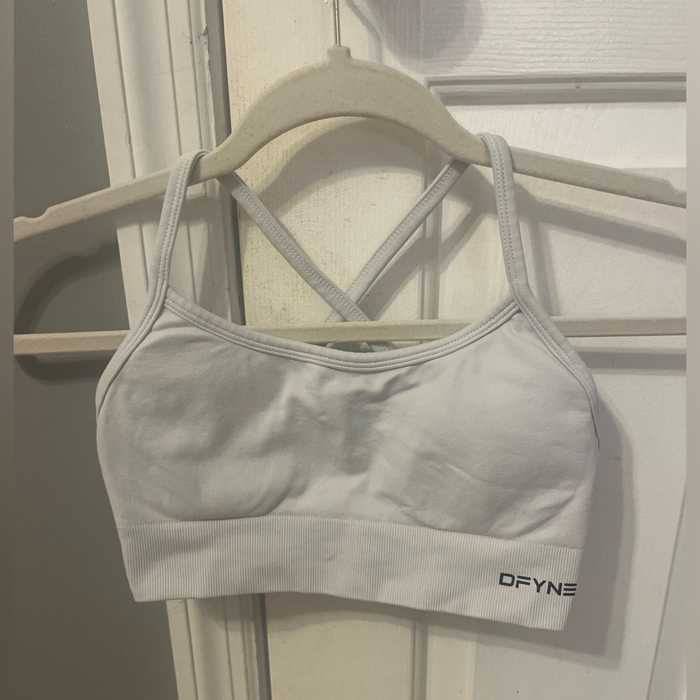 DFYNE Dynamic Backless Sports Bra 
Size: Small
Color: Snow White